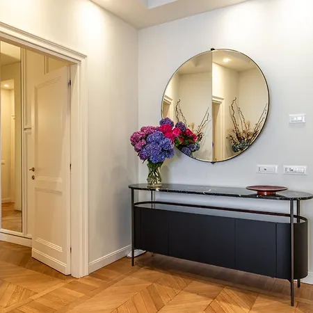 Apartment Brera 33 *